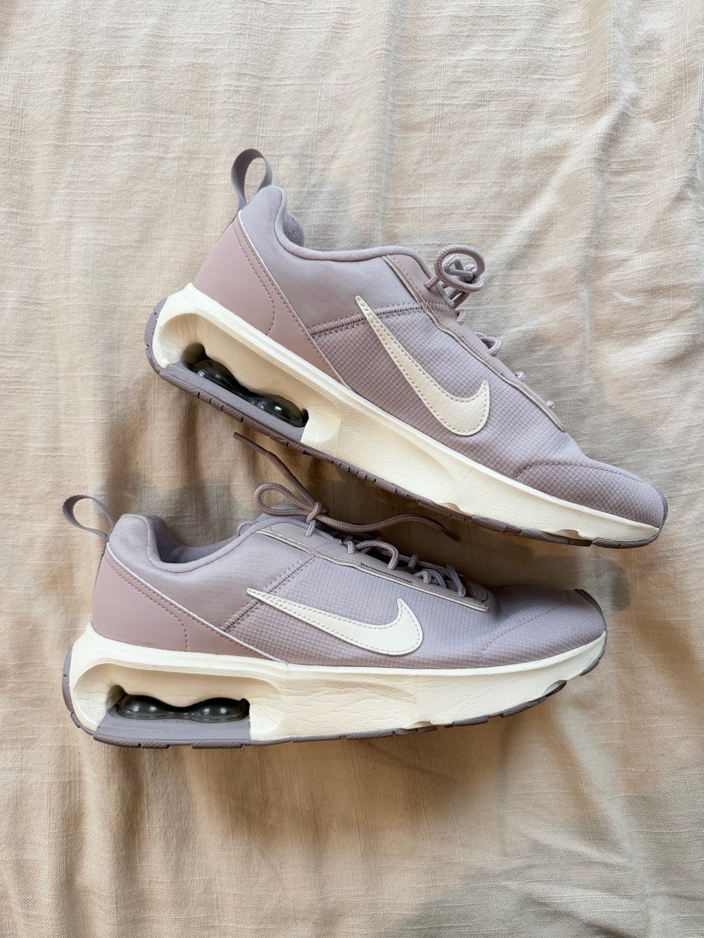 Nike women’s Air Max Casual Sneakers in Lavender/White size 9